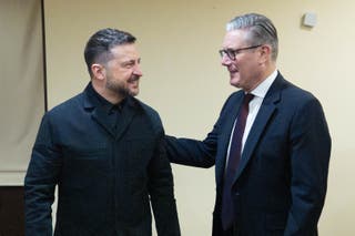 Britain's Prime Minister Keir Starmer (R) and Ukraine's President Volodymyr Zelensky (L) attend a bilateral meeting ahead of the 8th European Political Community (EPC) summit in Yerevan